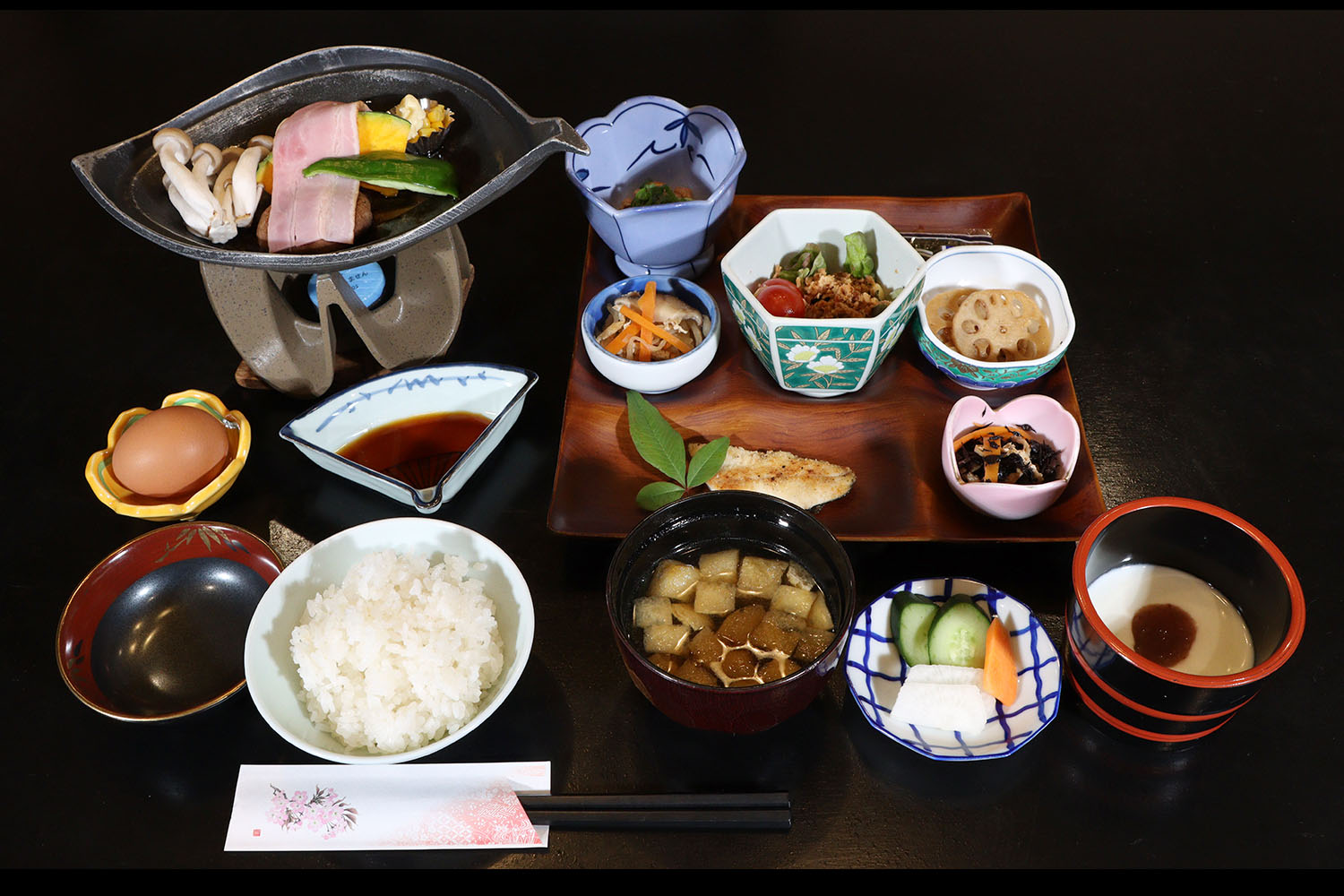 須崎旅館の朝食「里山の朝御膳」