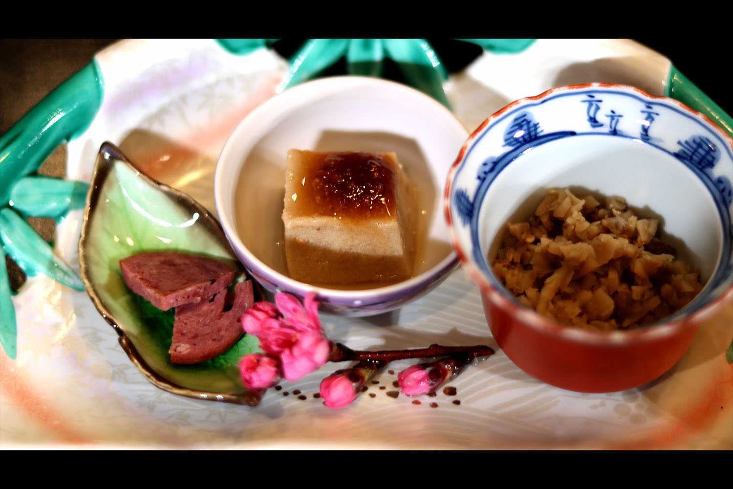 舞茸の生姜煮、いのししのサラミ、胡麻豆腐